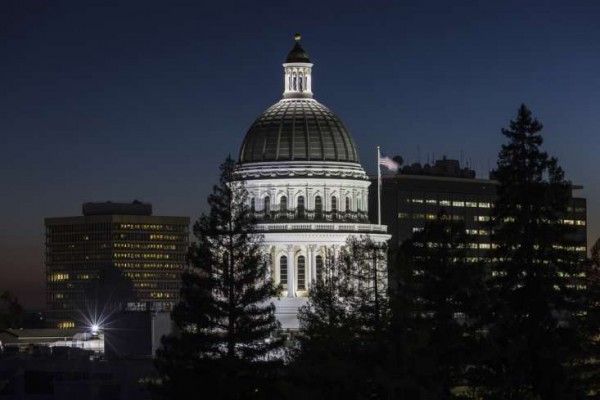 Calafornia, Government Building