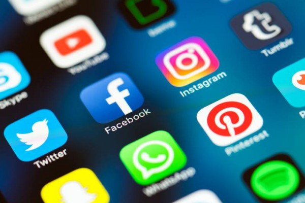 Facebook, Twitter, Instagram, WhatsApp, Pinterest